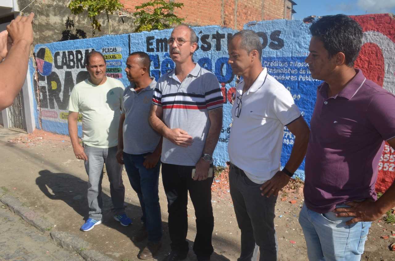 Camacã: Prefeitura derruba muro da rua Carlos Gomes para nova via de acesso
